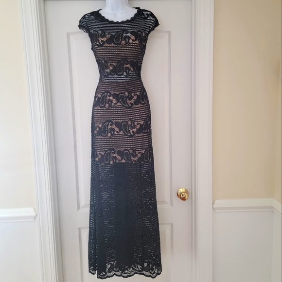 Bisou Bisou  Evening Lace Gown - Picture 11 of 12